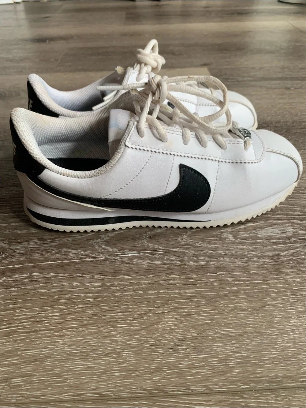 Nike Cortez Low Leather Shoes White Black Youth Sz 6Y Women’s Sz 7.5